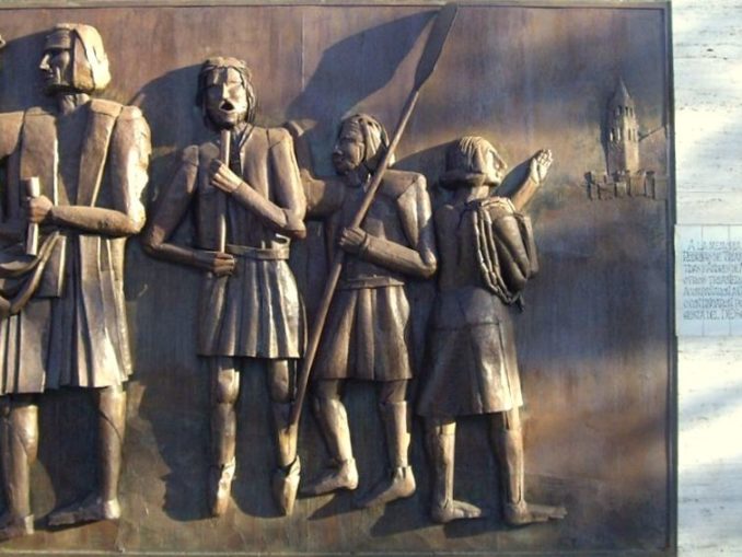 Rodrigo-de-triana-Monumento_a_los_ángeles_trianeros-678x509  