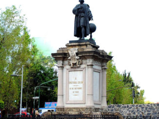 Manuel-Vilar-Monumento_a_Colón_Buenavista_Ciudad_de_México-DOC-326x245  