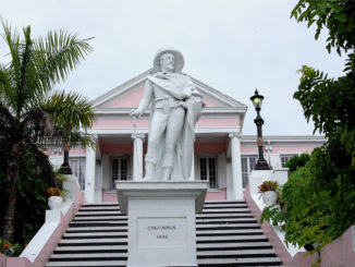 COLOMBO-MONUMENTO-NASSAU-BAHAMAS-Government-House-326x245  