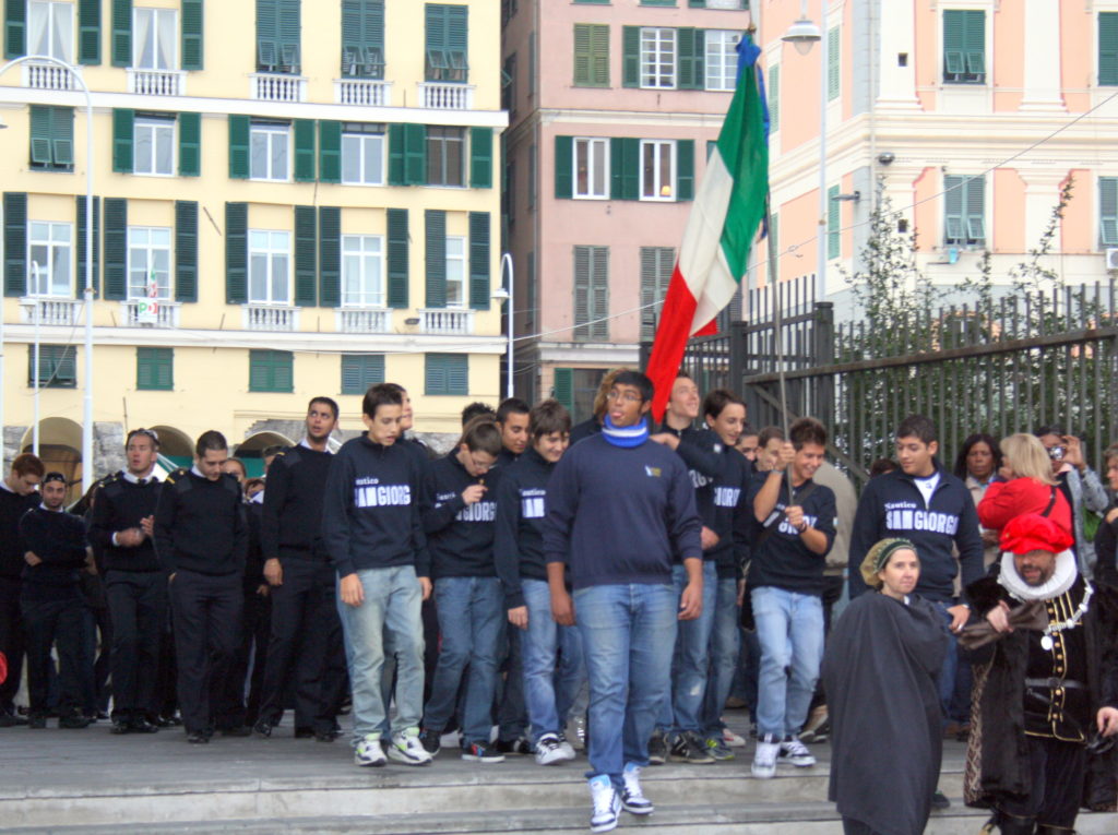 CHIOSTRI-2010-10-ottobre-2010-Gli-studenti-del-Nautico-San-Giorgio-di-Genova-al-Porto-Antico-1024x765  