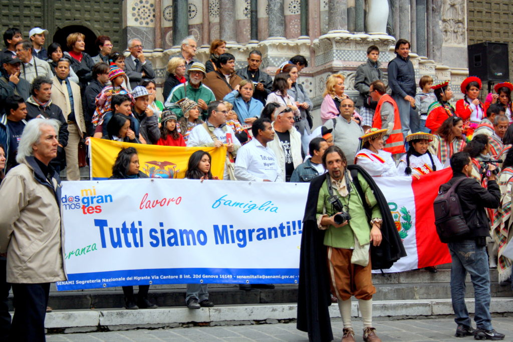 CHIOSTRI-2010-10-ottobre-2010-La-rappresentanza-del-Nuovo-Mondo-sui-gradini-della-cattedrale-di-San-Lorenzo.-002-1024x683  