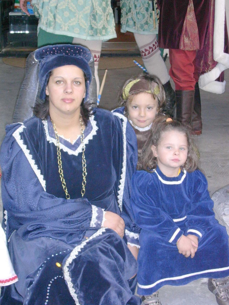 Chiostri-2005-Fenis-madre-e-figliolette-768x1024 