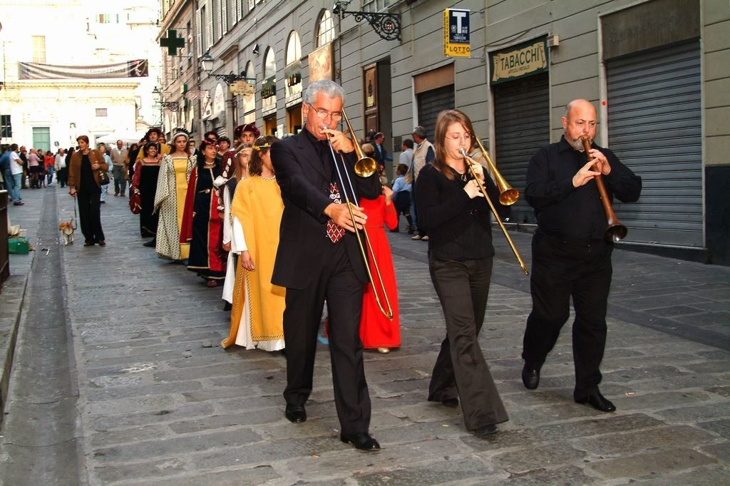 Chiostri-2005-san-Lorenzo-Piero-Andreoli-Lucia-Cortese-e-Gian-Enrico-Cortese-conducon-il-Corteo-1024x682  