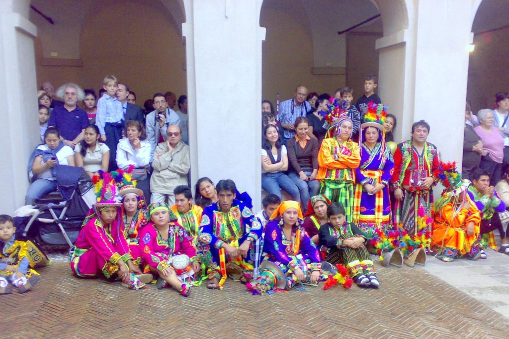 Chiostri-2007-boliviani-al-Chiostro-dei-Canonici-1024x681  