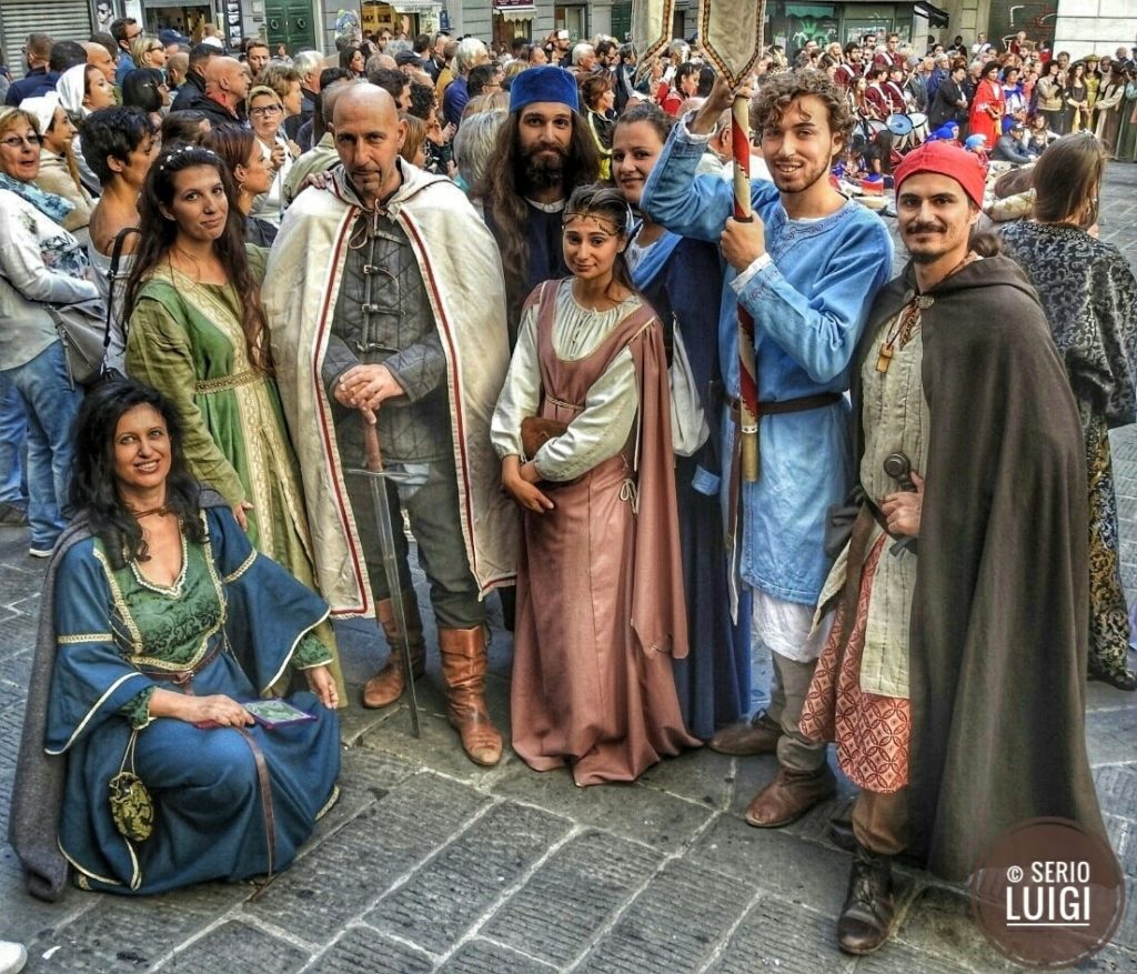 CHIOSTRI-2017-Parte-del-gruppo-La-Medievale-di-Savona-1024x877  