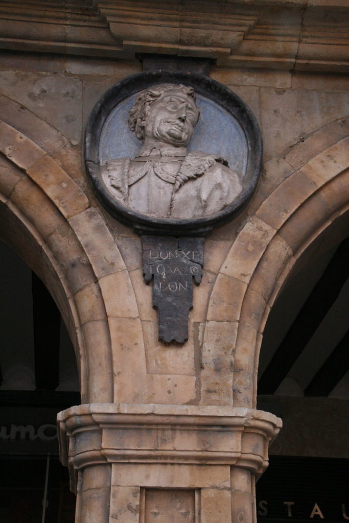 SALAMANCA-DOC-Cristobal_Colón-Plaza_Mayor_de_Salamanca-683x1024  