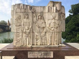 Monumento_a_Bartolome_de_las_Casas_Sevilla-326x245  