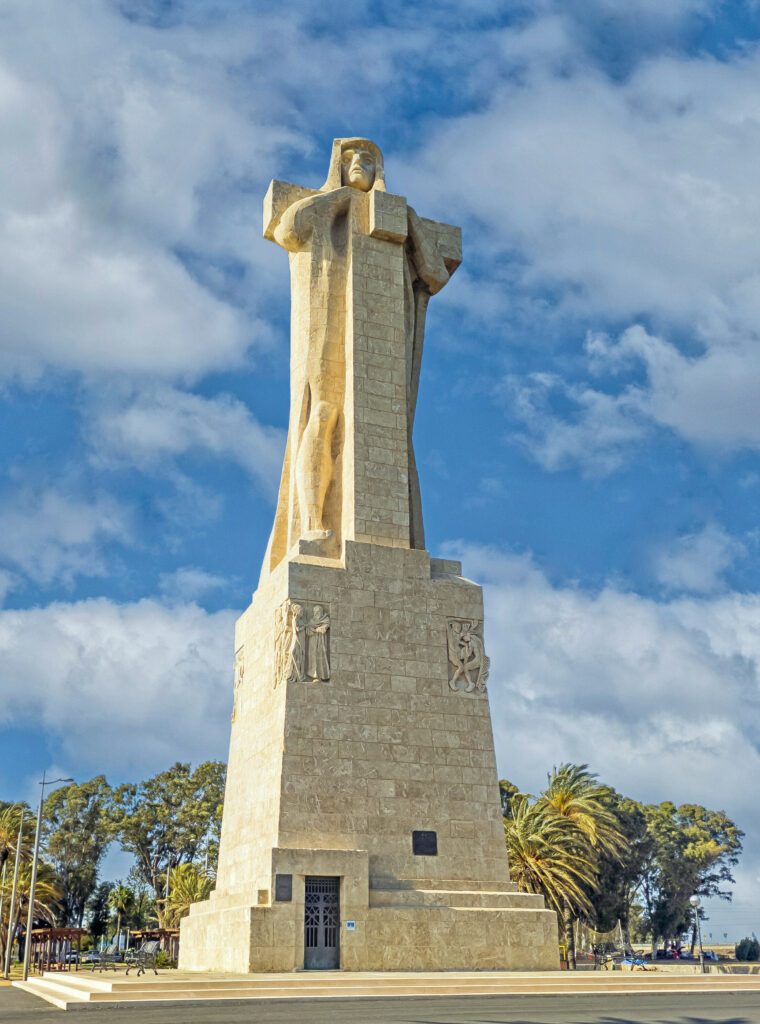 Monumento-a-Colon-Huelva-Andalusia-760x1024  